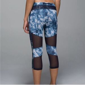 Lululemon- Mesh With Me Crop Leggings- Seaside Alberta Lake/Naval Blue- Size 8